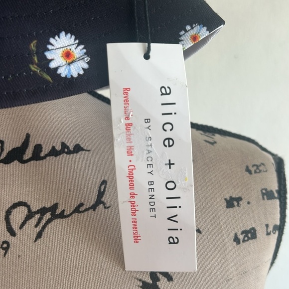 Alice + Olivia Daisy Reversible Bucket Hat NWT - Picture 5 of 12